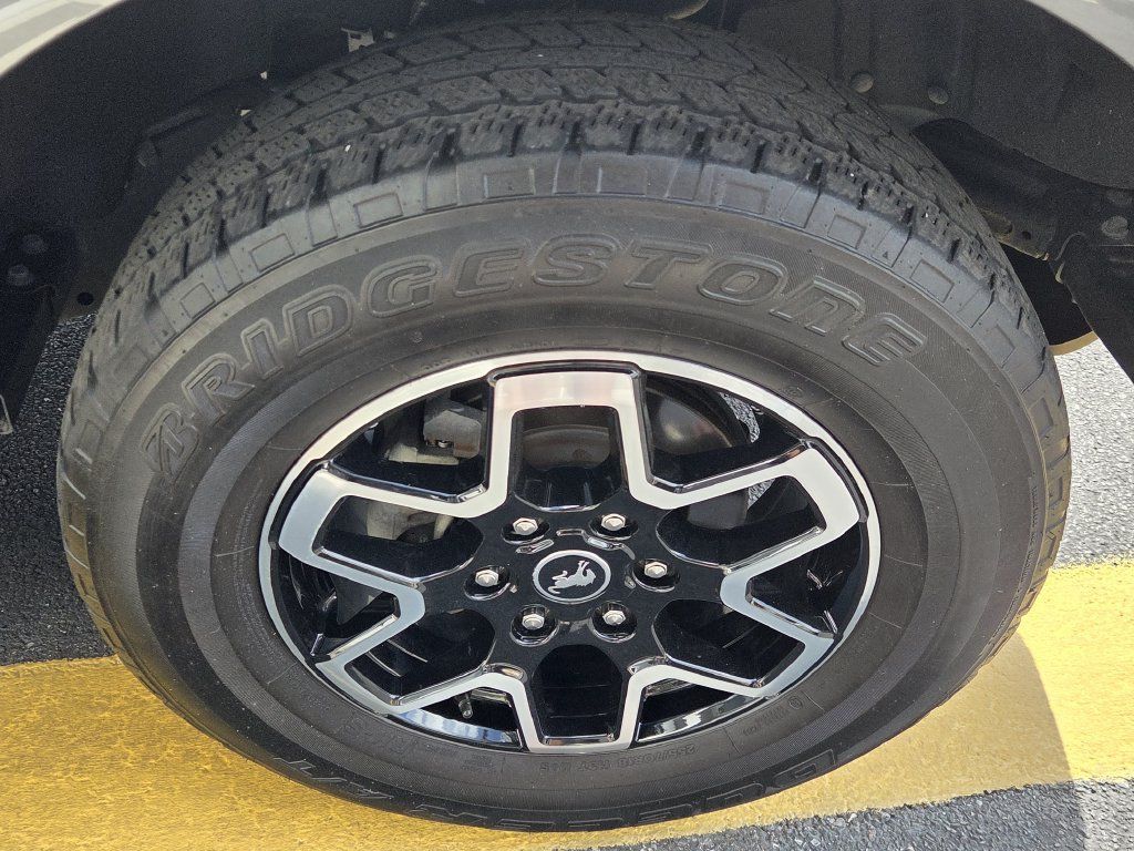 Used 2022 Ford Bronco Outer Banks AWD/4WD image 13