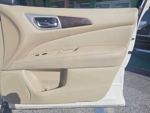 Used 2014 Nissan Pathfinder Platinum FWD image 26