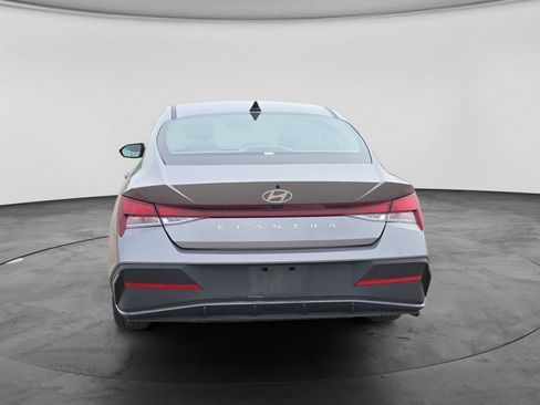 Used 2024 Hyundai Elantra SEL FWD image 9