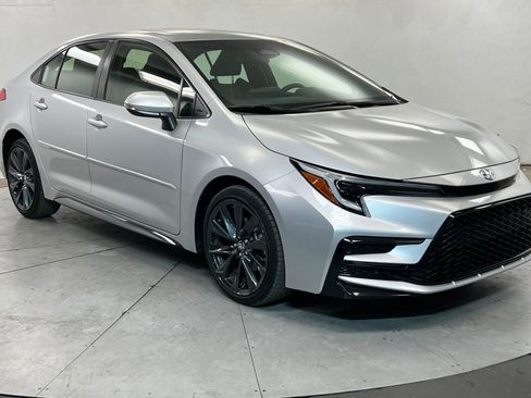 Used 2023 Toyota Corolla SE w/ SE Premium Package image 8