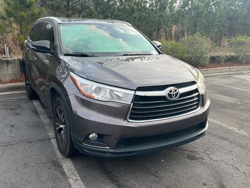 Used 2016 Toyota Highlander XLE image 8