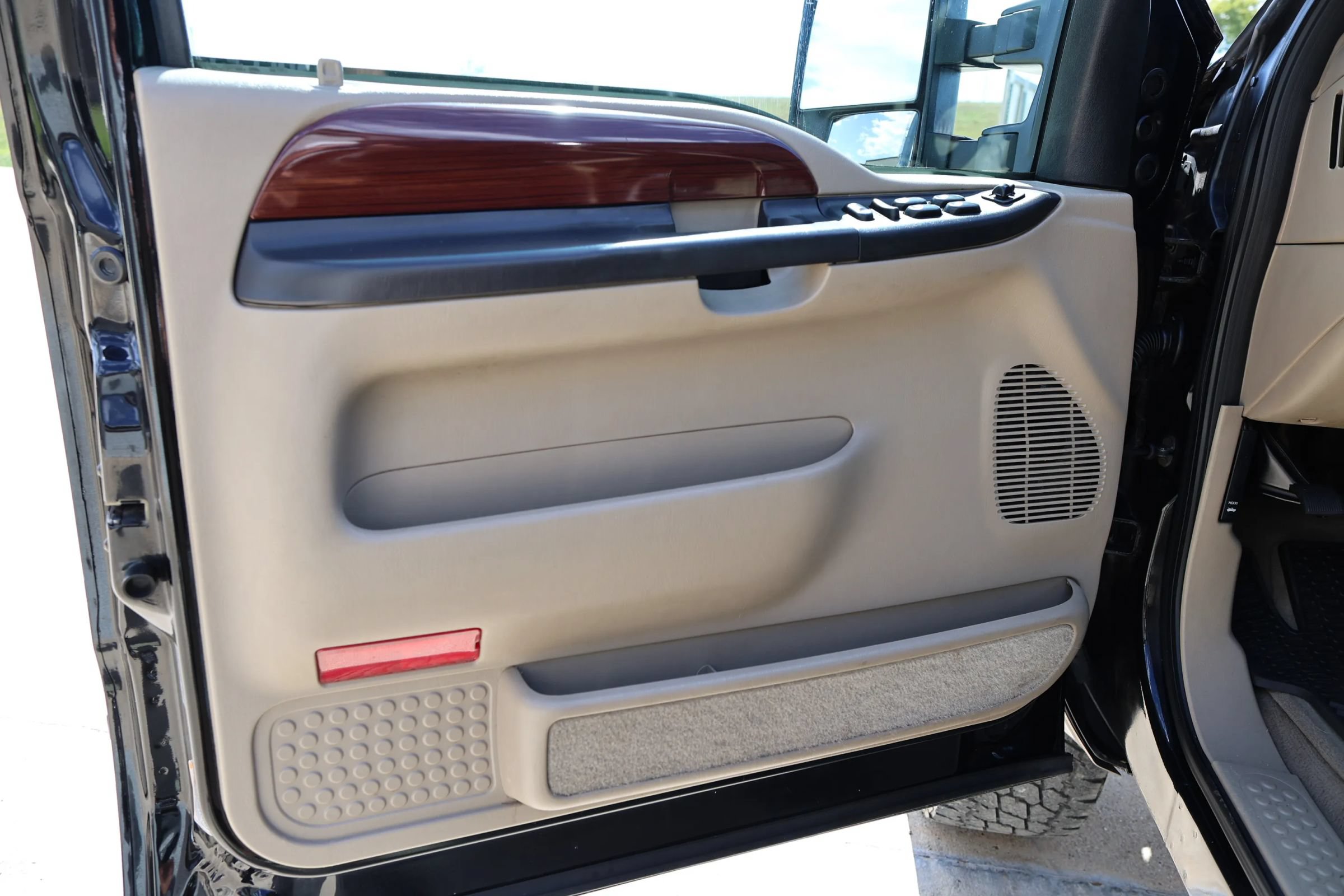Used 2005 Ford Excursion Eddie Bauer AWD/4WD image 28