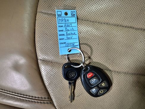 Used 2009 Buick Enclave CXL w/ Entertainment Package #4 AWD/4WD image 35