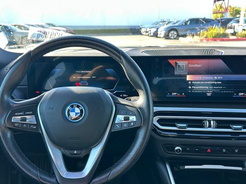 Used 2023 BMW i4 eDrive40 w/ Premium Package RWD image 17