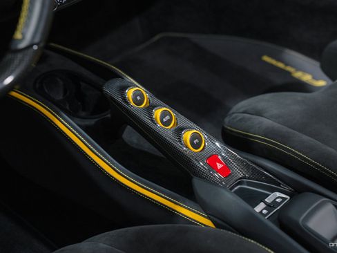 Used 2022 Ferrari F8 Tributo RWD image 35