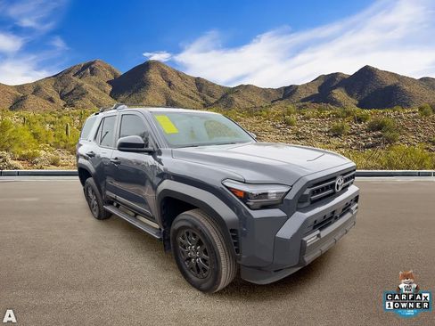 Used 2025 Toyota 4Runner SR5 AWD/4WD image 4