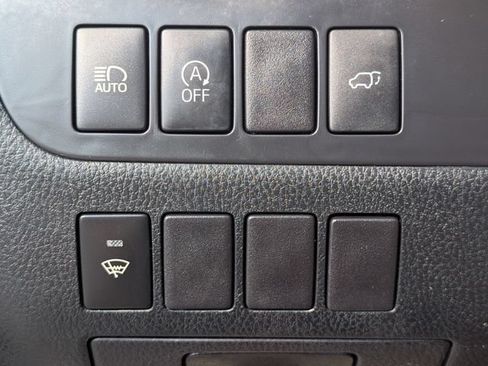 Used 2019 Toyota Highlander XLE AWD/4WD image 23