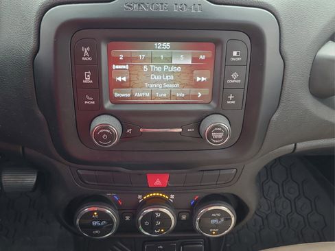 Used 2015 Jeep Renegade Latitude w/ Popular Equipment Group image 18