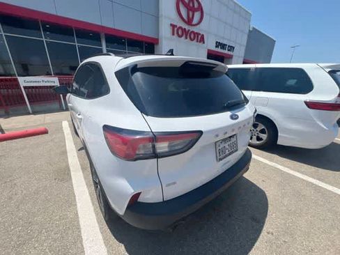 Used 2021 Ford Escape SE w/ SE Sport Appearance Package FWD image 3