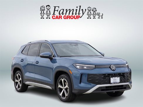 New 2025 Volkswagen Tiguan SE image 2