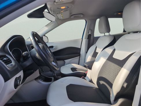 Used 2018 Jeep Compass Latitude w/ Popular Equipment Group image 16