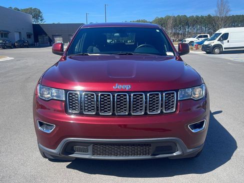 Used 2018 Jeep Grand Cherokee Laredo image 2