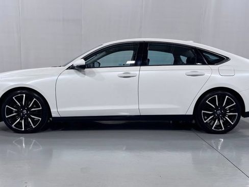 Used 2023 Honda Accord Touring image 9