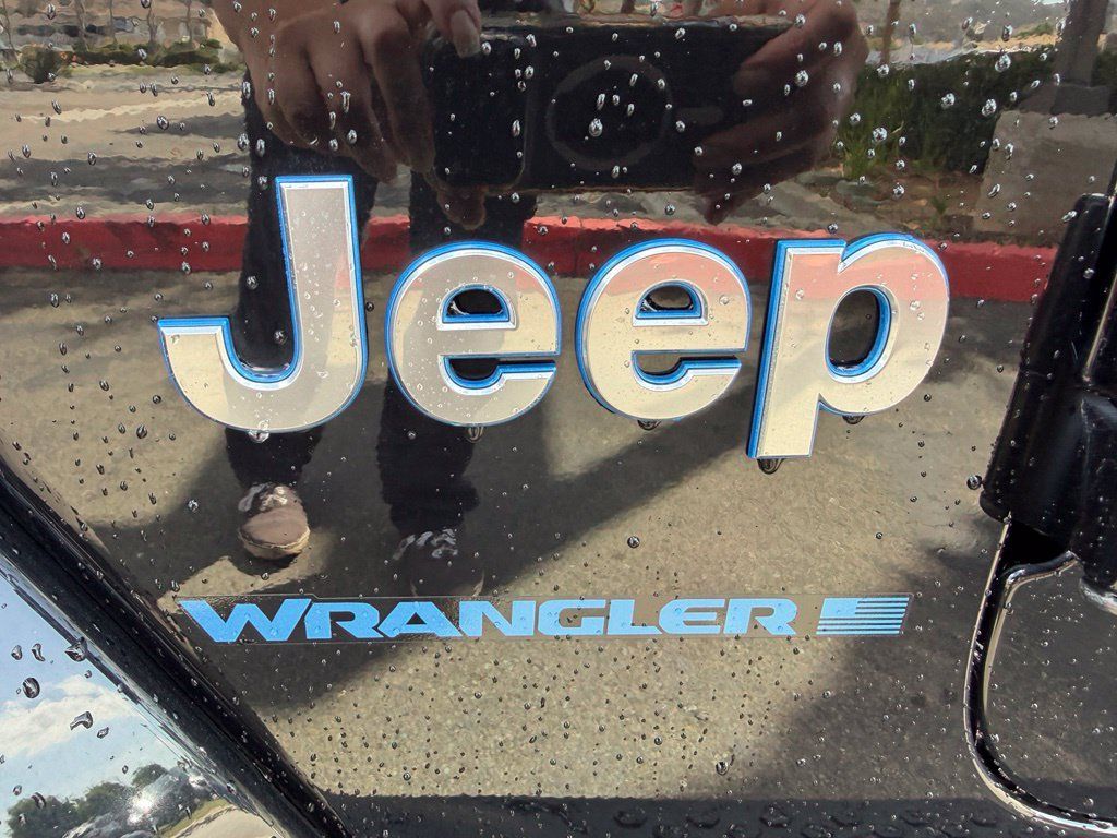 Used 2023 Jeep Wrangler Unlimited Sahara w/ Cold Weather Group AWD/4WD image 11