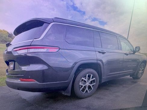 Used 2023 Jeep Grand Cherokee L Limited image 19