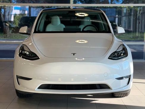 Used 2023 Tesla Model Y Long Range AWD/4WD image 2