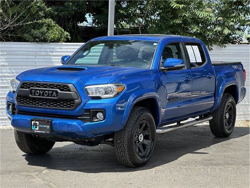Used 2016 Toyota Tacoma TRD Sport w/ Premium & Technology Package AWD/4WD image 6