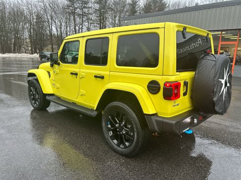 Used 2023 Jeep Wrangler Sahara w/ Cold Weather Group image 10
