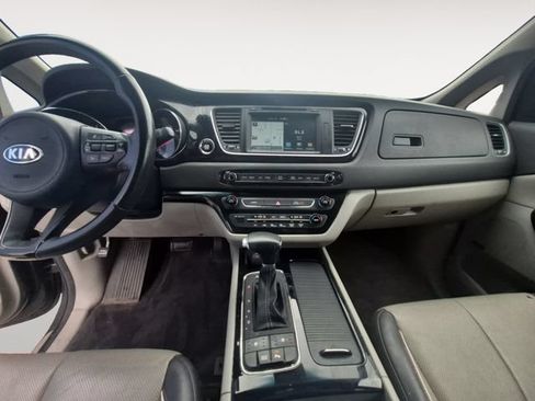 Used 2017 Kia Sedona FWD image 10