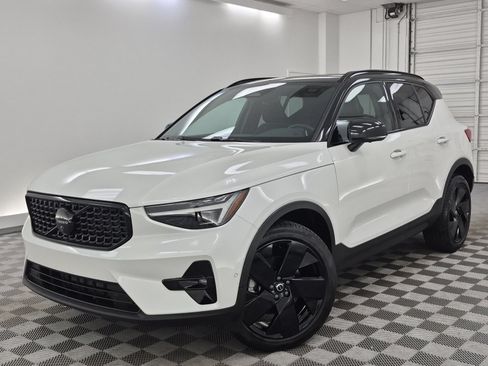 Used 2026 Volvo XC40 B5 Ultra AWD/4WD image 1