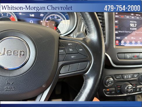Used 2020 Jeep Cherokee Trailhawk w/ Comfort/Convenience Group AWD/4WD image 17