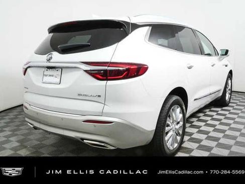 Used 2018 Buick Enclave Premium w/ Experience Buick Package FWD image 3