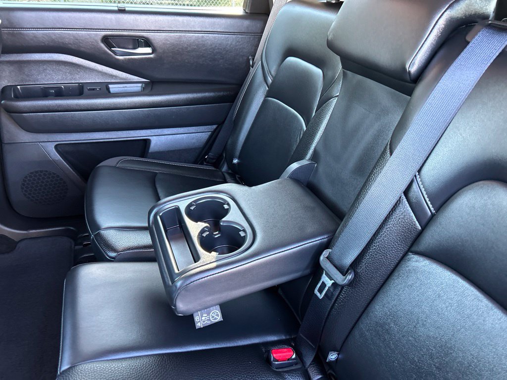 Used 2025 Nissan Pathfinder SL FWD image 34
