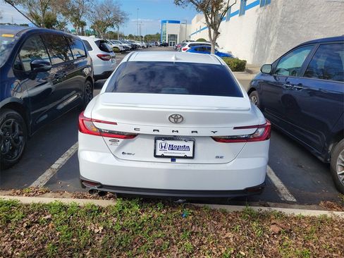 Used 2025 Toyota Camry SE image 13