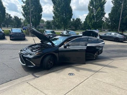 Certified 2023 Lexus ES 250 w/ Premium Package AWD/4WD image 11
