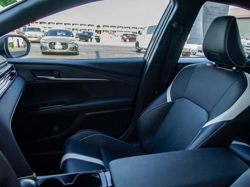 Used 2025 Toyota Camry SE FWD image 14