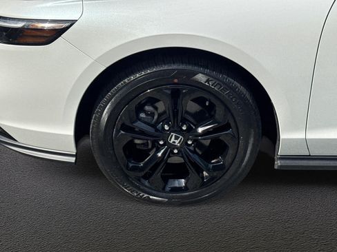 Used 2025 Honda Accord SE image 11
