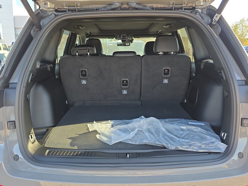 New 2027 Jeep Grand Cherokee Limited RWD image 4