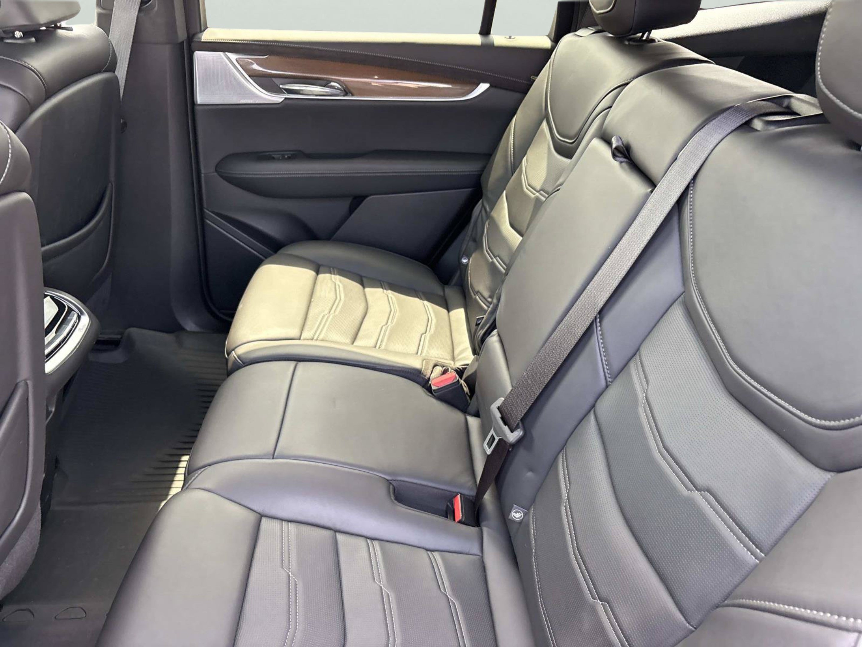 Used 2023 Cadillac XT6 Premium Luxury w/ Platinum Package FWD image 17
