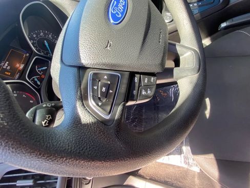 Used 2017 Ford Focus SE FWD image 29