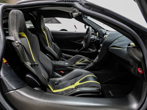 Used 2018 McLaren 720S Performance RWD image 31