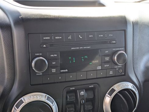 Used 2017 Jeep Wrangler Unlimited Sahara w/ Max Tow Package image 21