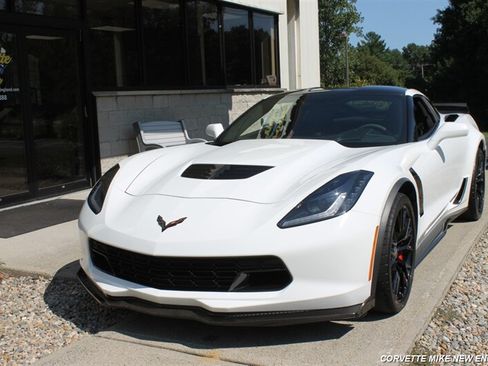 Used 2015 Chevrolet Corvette Z06 w/ 3LZ Preferred Equipment Group RWD image 10