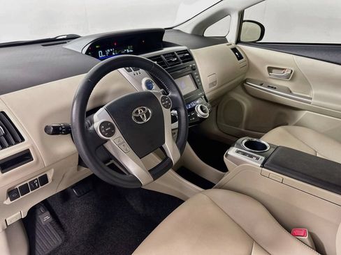 Used 2014 Toyota Prius V Five FWD image 9