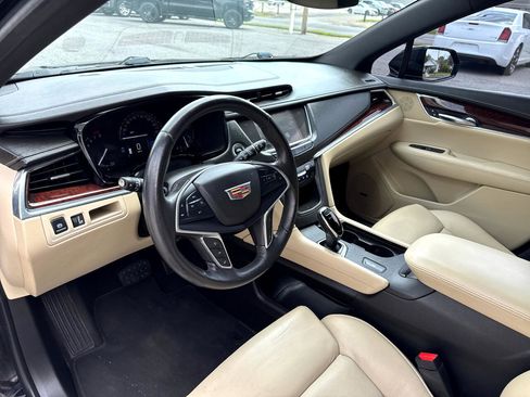 Used 2017 Cadillac XT5 Luxury w/ Driver Awareness Package image 8