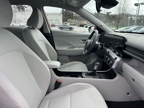 Used 2024 Hyundai Kona SE image 16