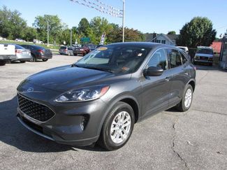 Used 2020 Ford Escape SE image 1