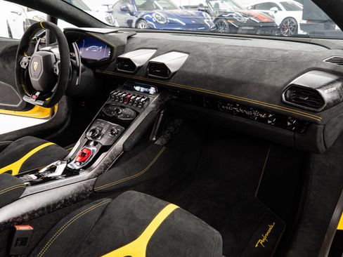 Used 2019 Lamborghini Huracan Performante image 28