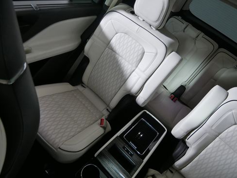 Used 2020 Lincoln Aviator Black Label w/ Dynamic Handling Package image 12