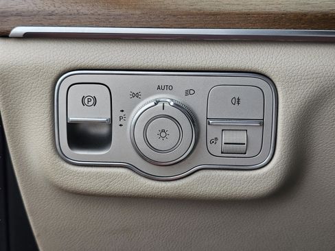 Used 2021 Mercedes-Benz GLE 350 w/ Premium Package image 19