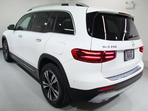 Certified 2025 Mercedes-Benz GLB 250 4MATIC image 19