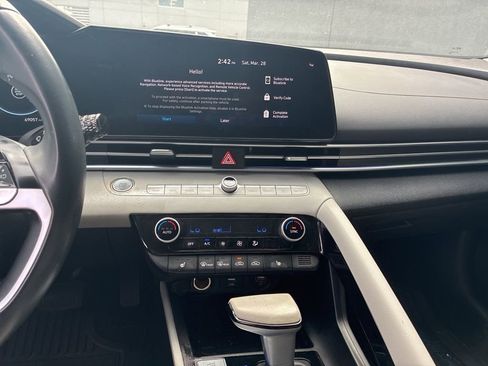 Used 2023 Hyundai Elantra Limited image 22