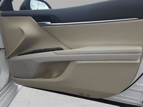 Used 2019 Toyota Camry LE w/ Carpet Mat Package FWD image 27