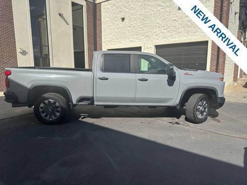 Used 2025 Chevrolet Silverado 2500 Custom w/ Custom Value Package AWD/4WD image 8