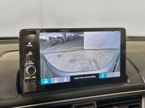 Certified 2025 Honda Pilot Touring image 16
