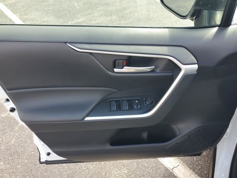 Used 2025 Toyota RAV4 XLE image 21